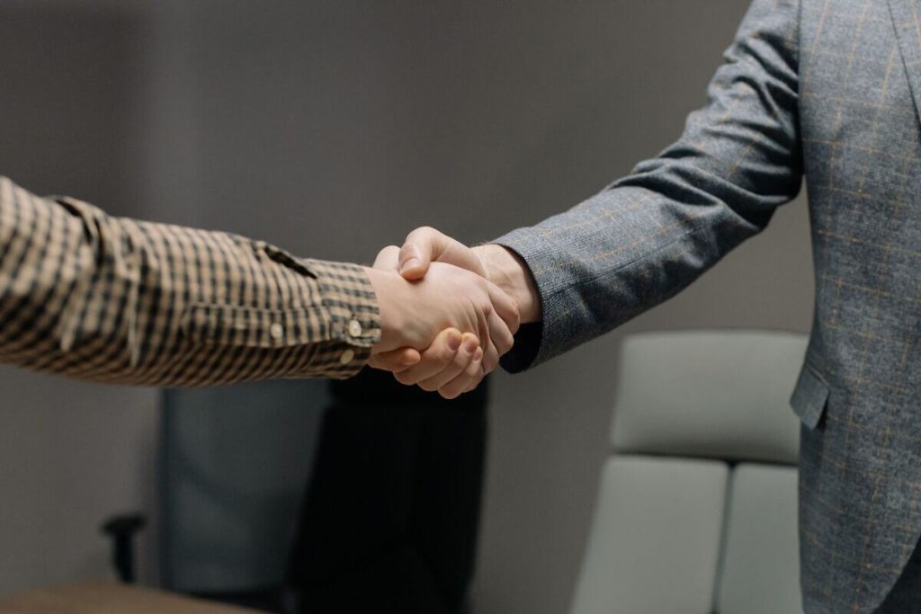 How to Choose a Reliable Garment Manufacturer: A Buyer's Complete Guide